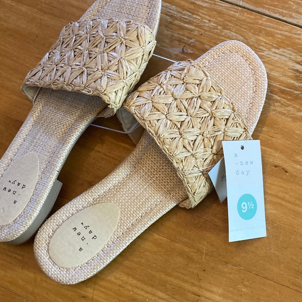 A New Day New Ariella Woven Raffia Slides Memory Foam Sandals Size 9.5 Tan